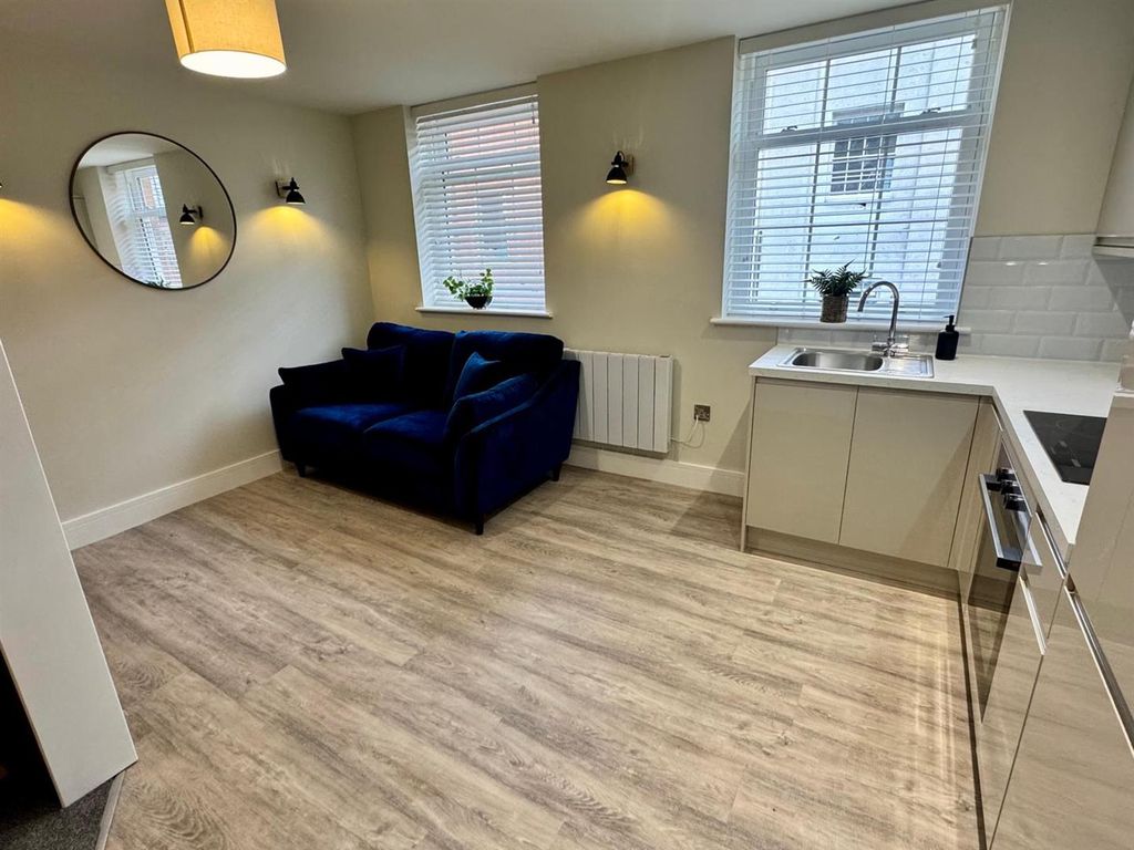 Property photo 2 of 9 1000050680.Jpg