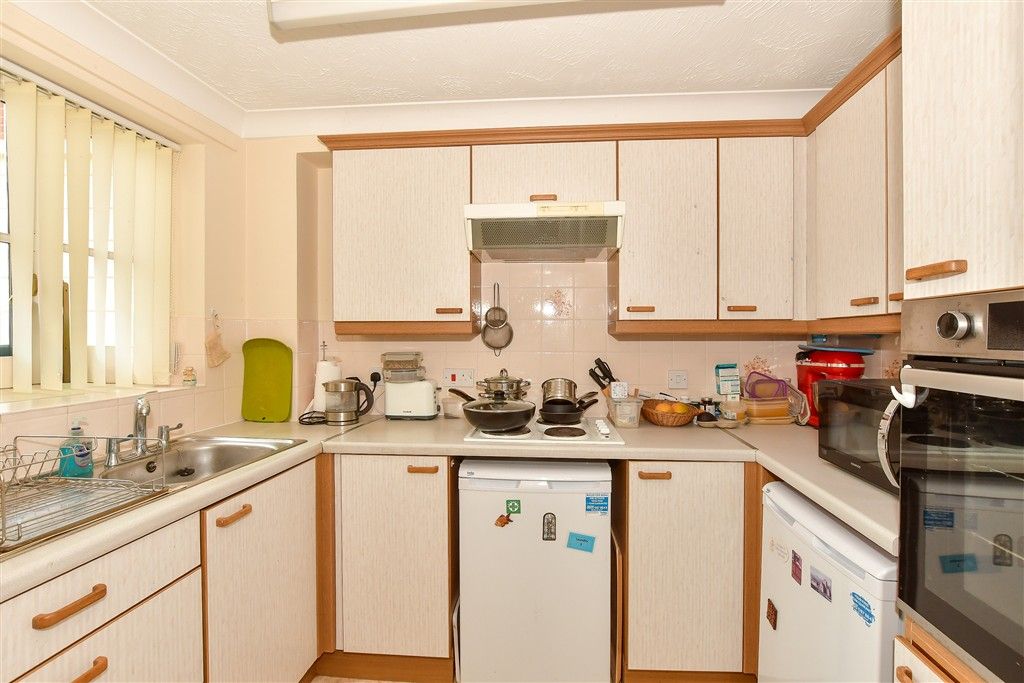 Property photo 3 of 8 Kitchen