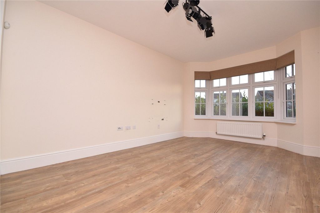 Property photo 3 of 18 Picture No. 10