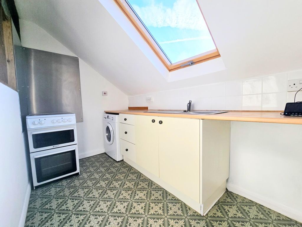 Property photo 2 of 6 Kitchen