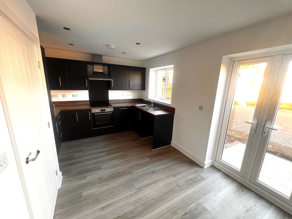 Property photo 3 of 8 Kitchen