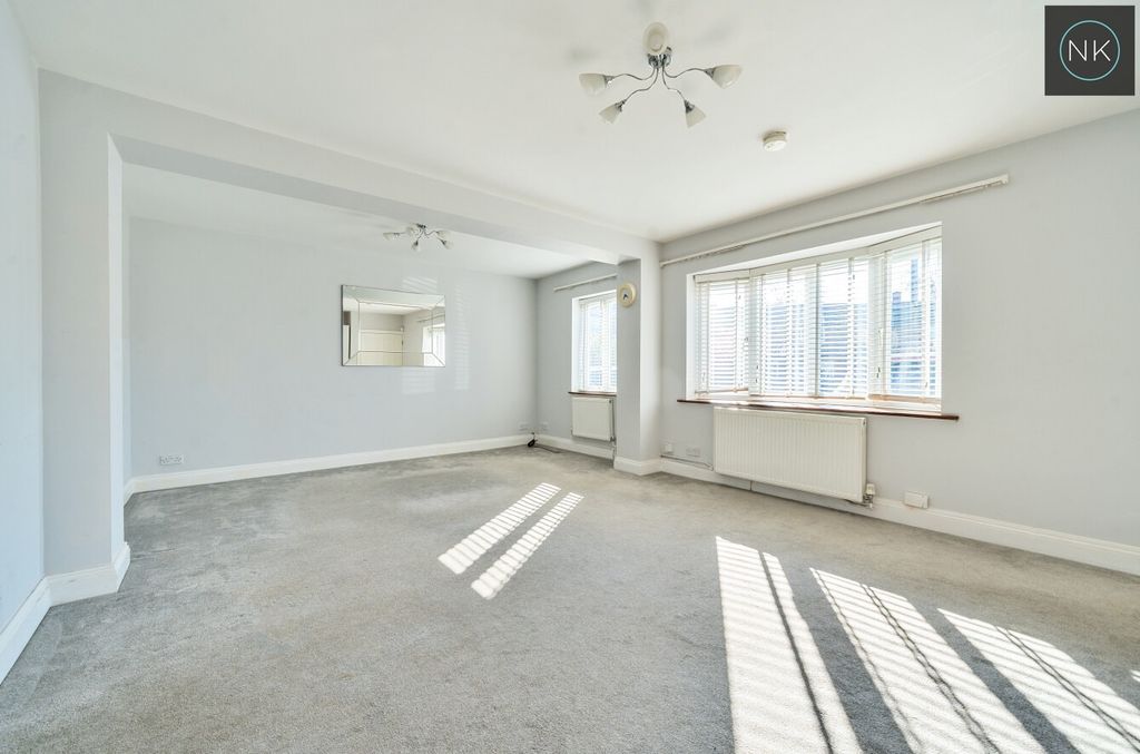 Property photo 2 of 30 4073206