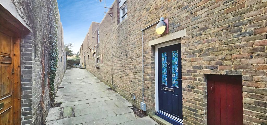 Property photo 1 of 19 Image