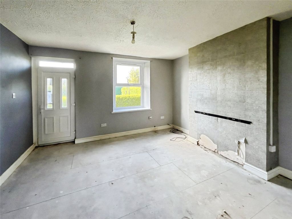 Property photo 2 of 8 Living Room