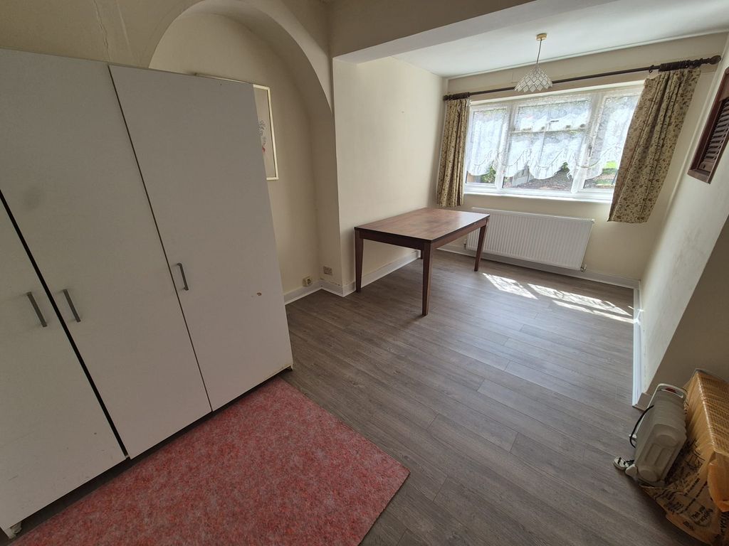 Property photo 3 of 10 Dining