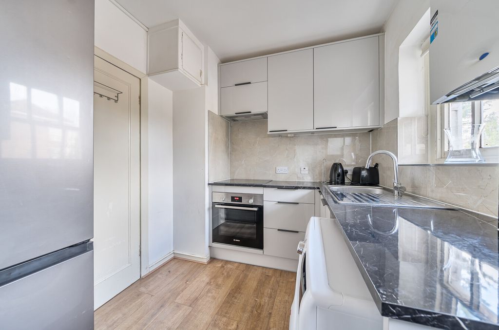 Property photo 3 of 10 1371698-12-69148c...