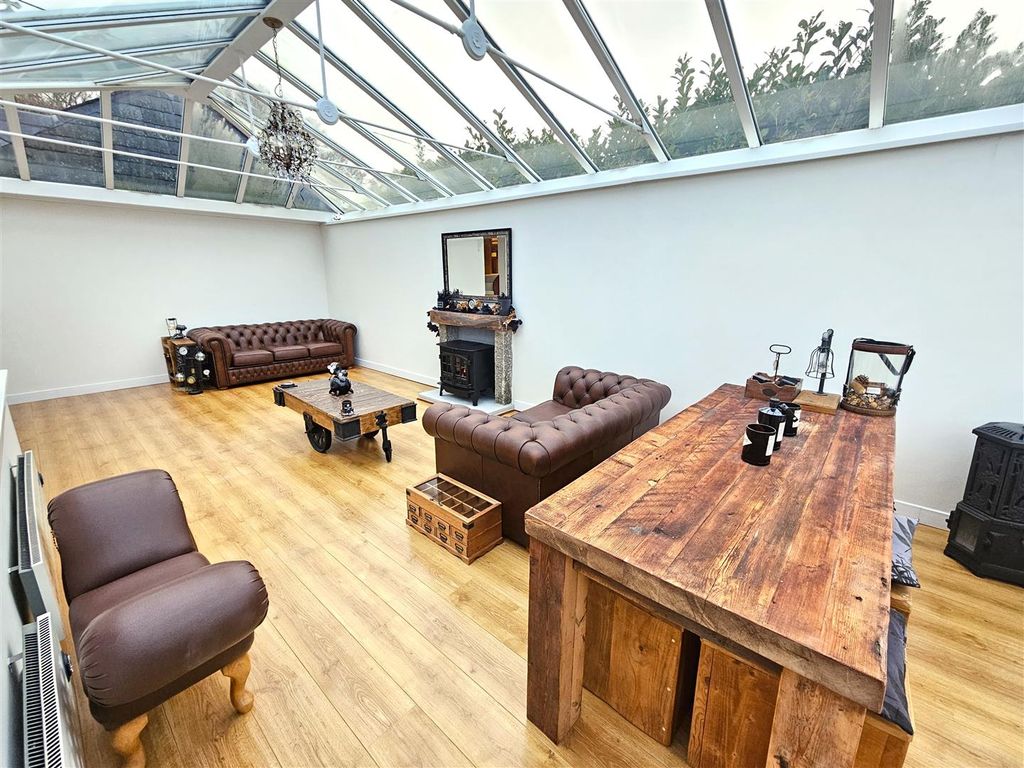 Property photo 3 of 26 Conservatory (2).Jpg