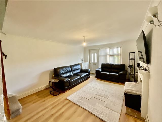Property photo 3 of 18 Lounge