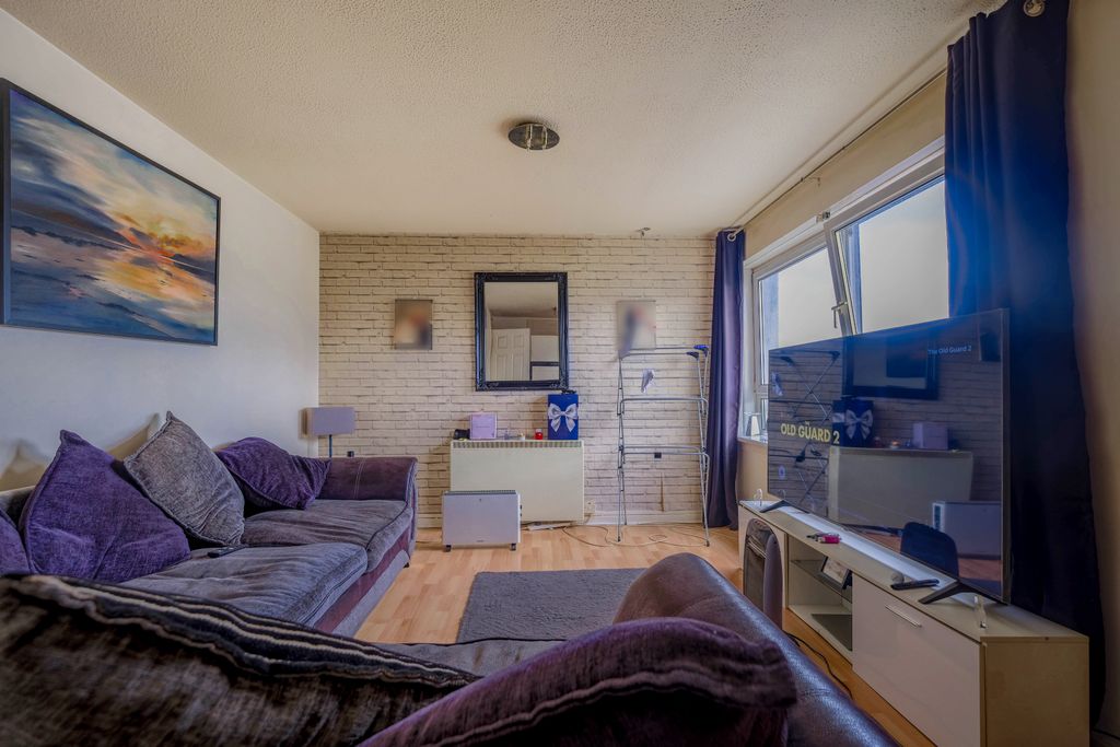 Property photo 3 of 20