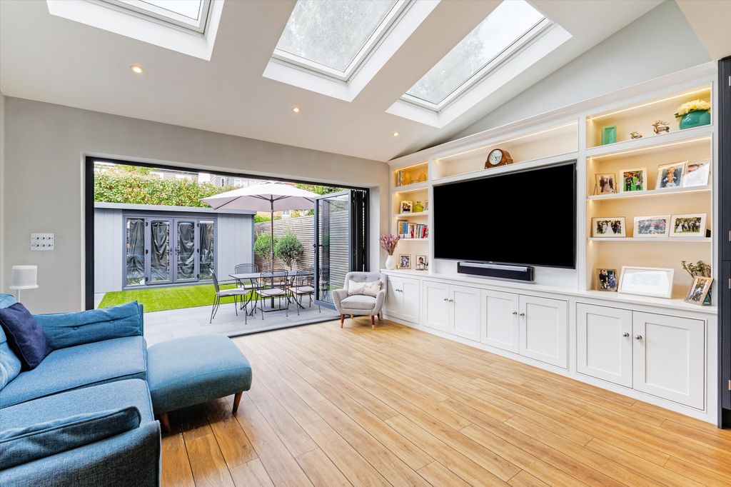 Property photo 3 of 12 Image