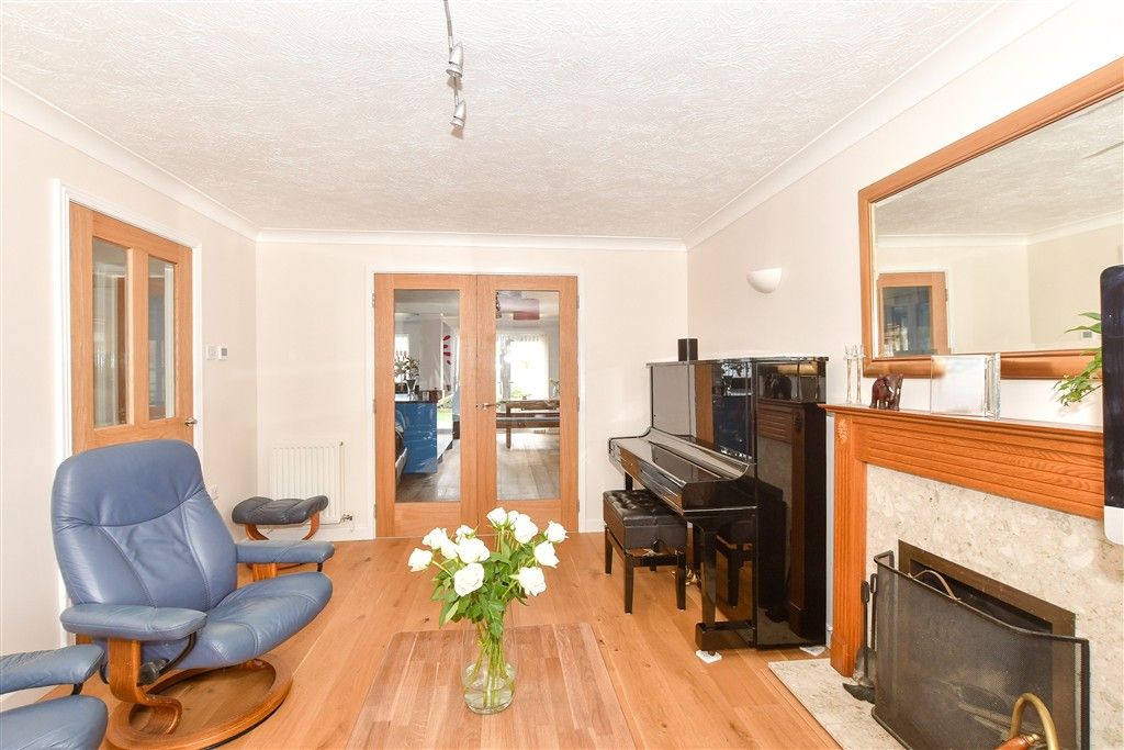 Property photo 3 of 17 Lounge.