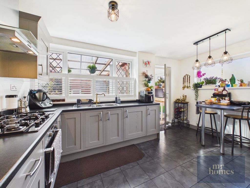 Property photo 3 of 49