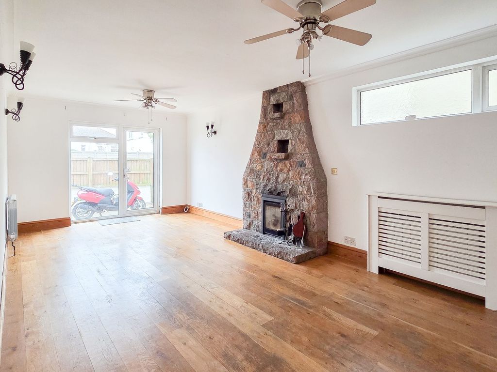 Property photo 3 of 25