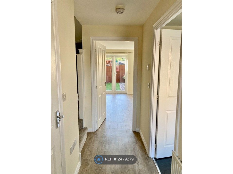 Property photo 2 of 15 Entrance Hall