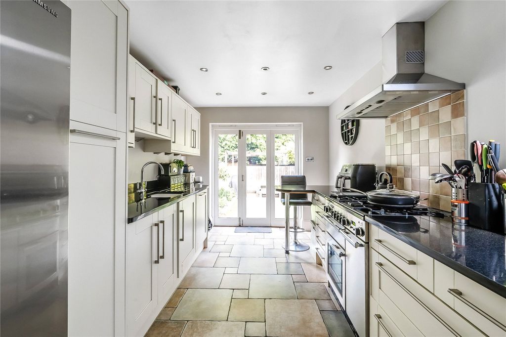 Property photo 2 of 12 Kitchen
