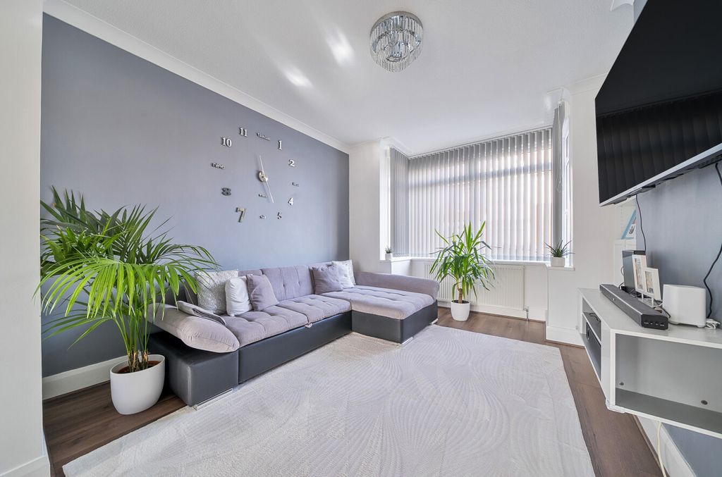 Property photo 2 of 14 1409440-17-6989d4...