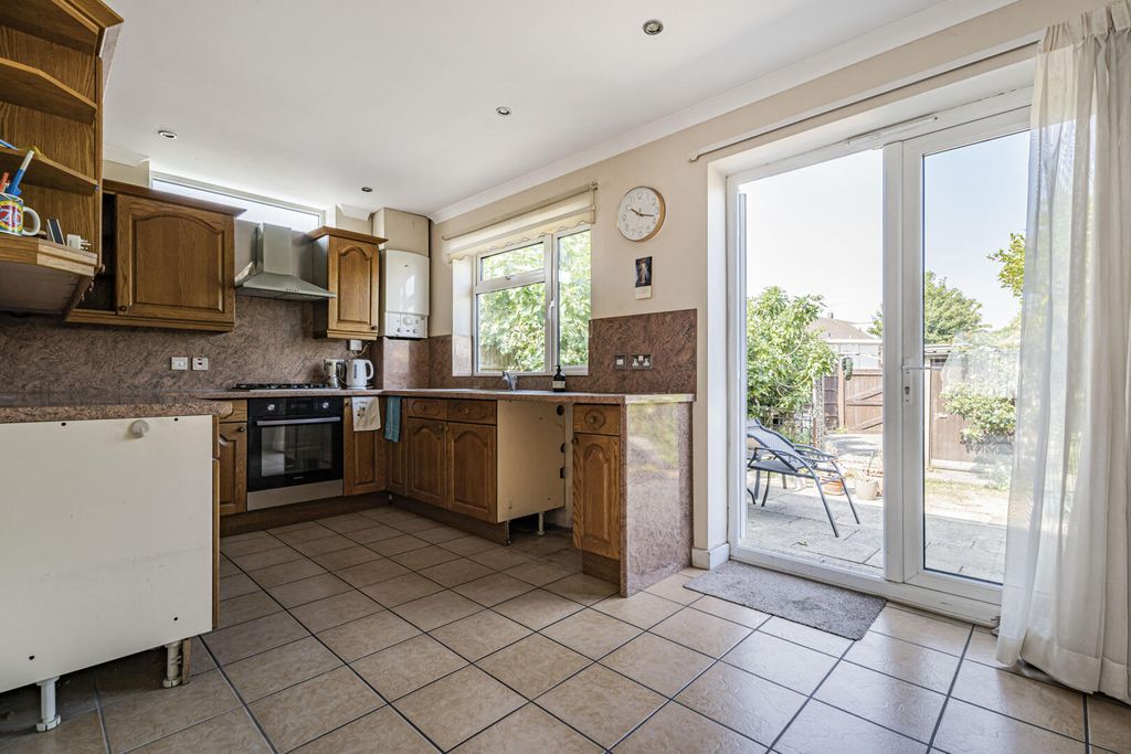 Property photo 3 of 25 Kitchen