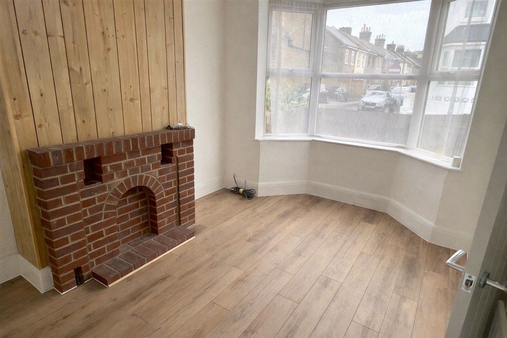 Property photo 3 of 12 Lounge