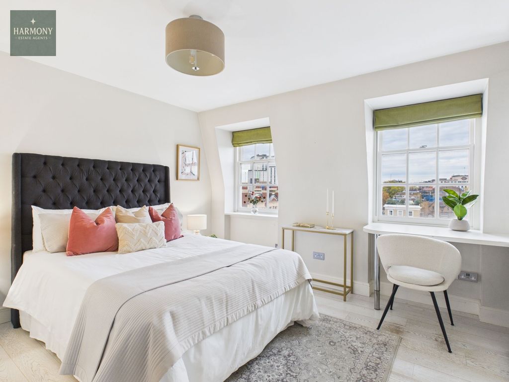 Property photo 3 of 22 Master Bedroom