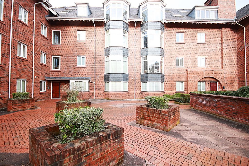 Property photo 1 of 8 (Main)