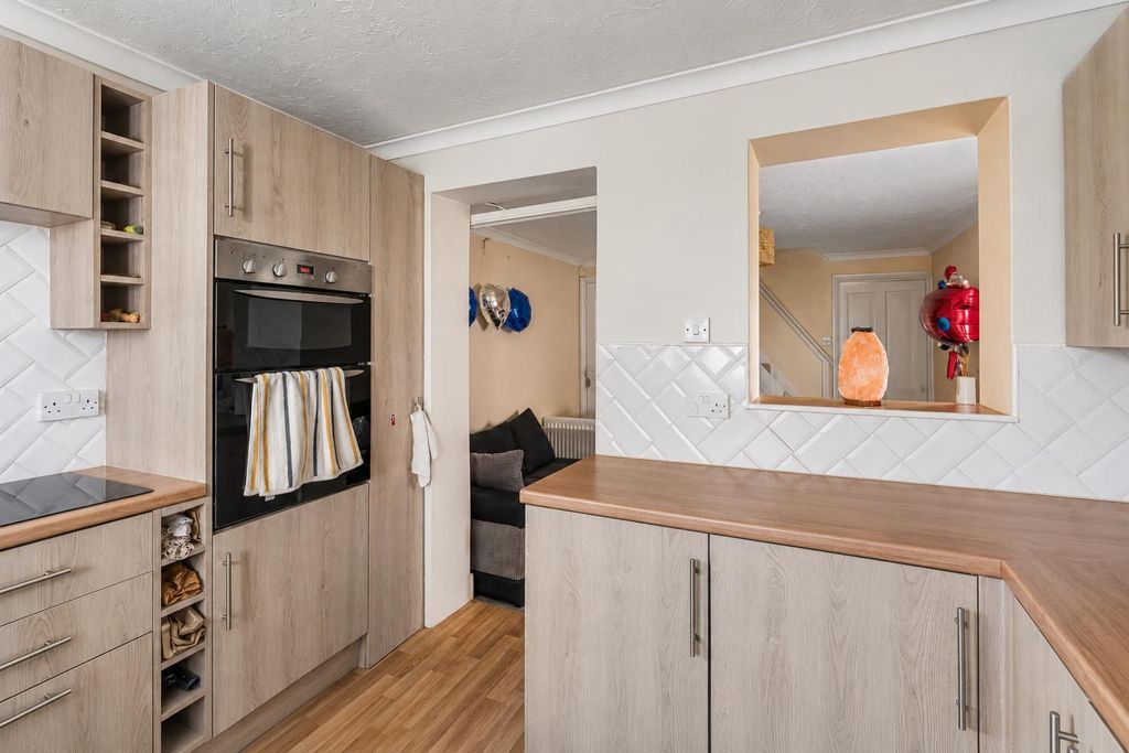 Property photo 3 of 13 Kitchen 2.Png