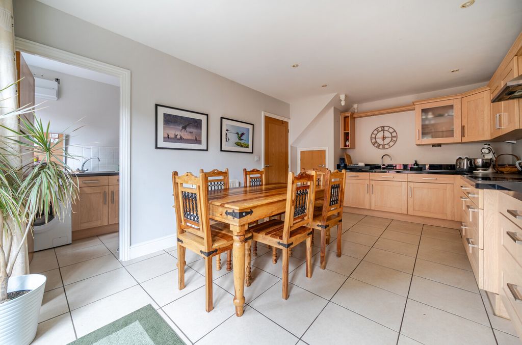 Property photo 3 of 25 Utility Room