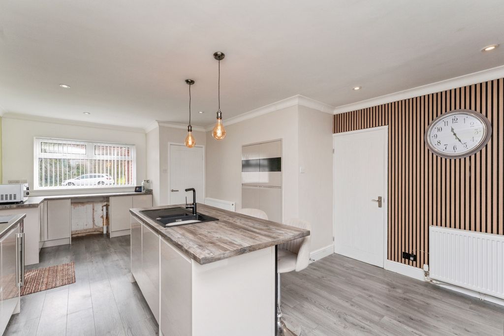 Property photo 3 of 31 Pbox-Img.Jpg