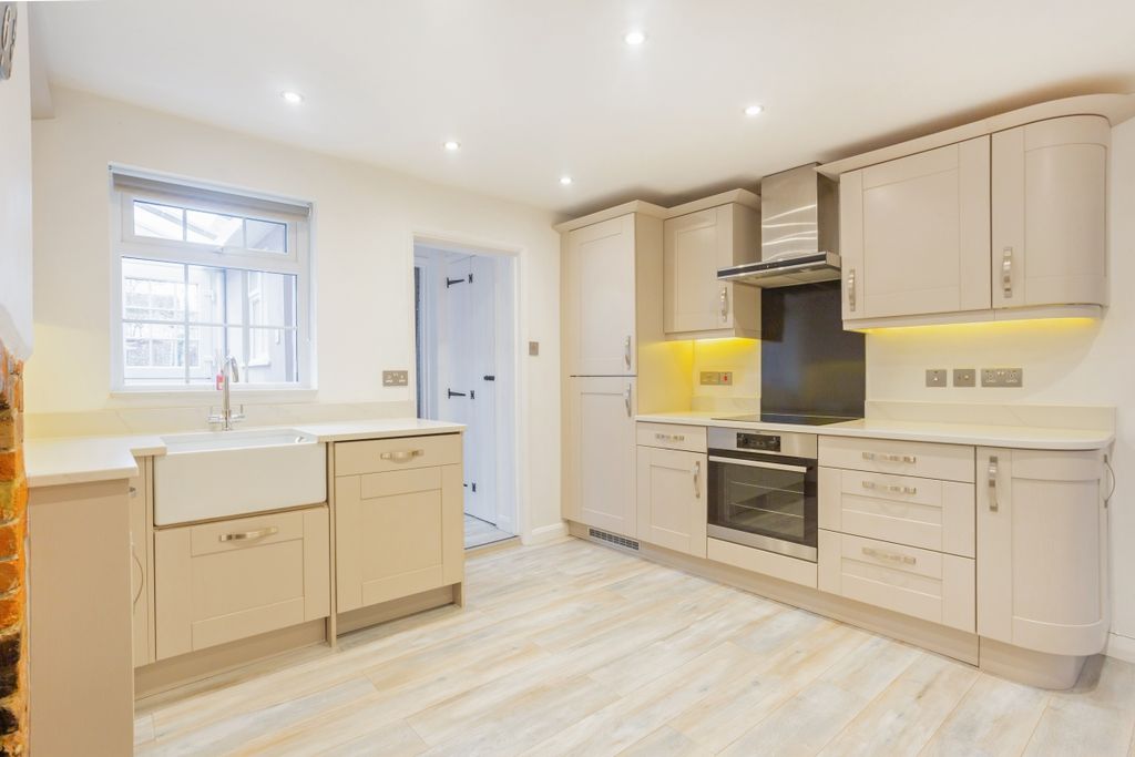 Property photo 2 of 23 9 Naldertown, Wan...
