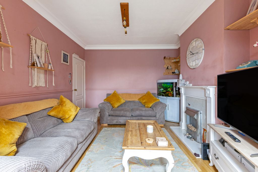 Property photo 2 of 25