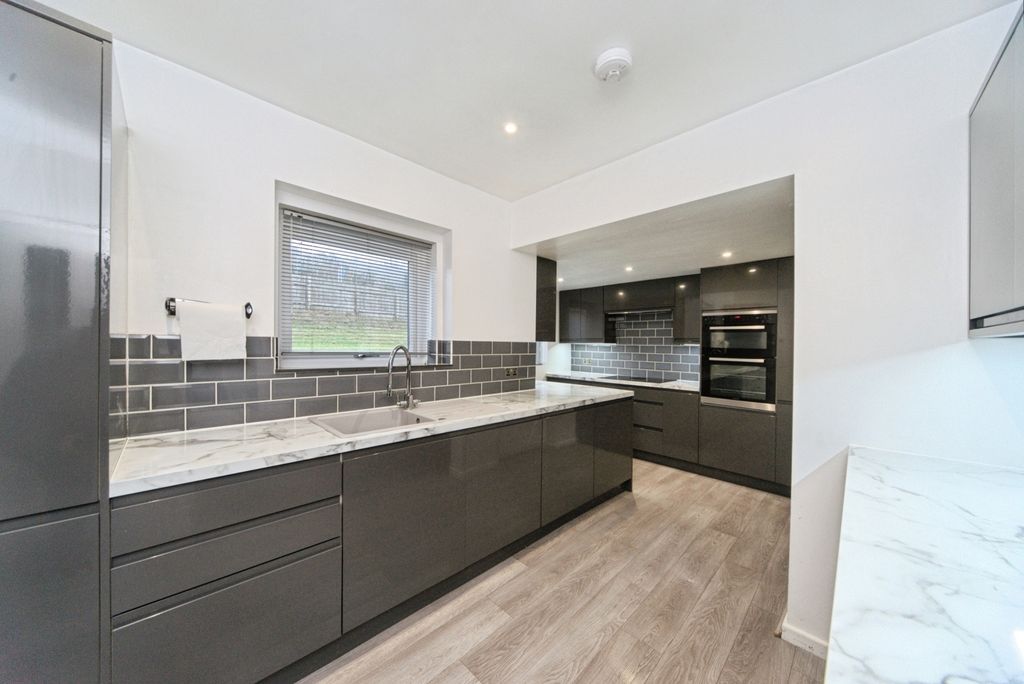 Property photo 3 of 35 Pbox-Img.Jpg