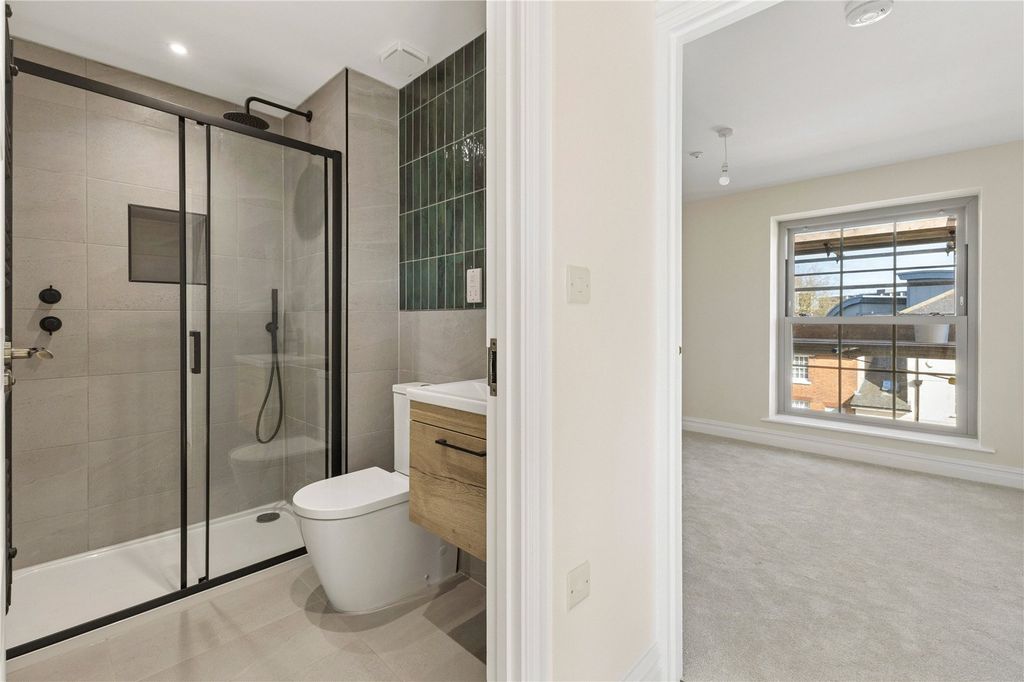 Property photo 3 of 8 Bathroom