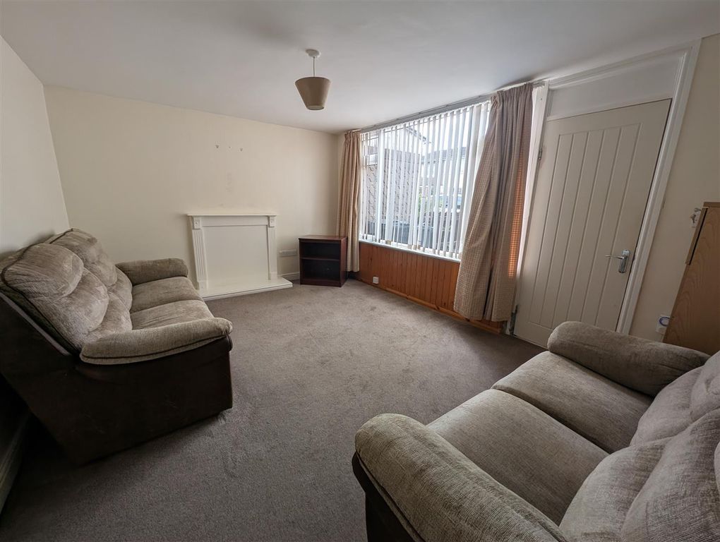 Property photo 2 of 14 Lounge