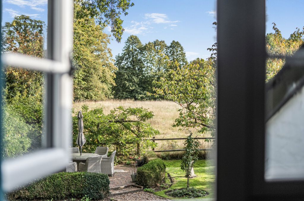 Property photo 2 of 23 1359491-17-68dab6...