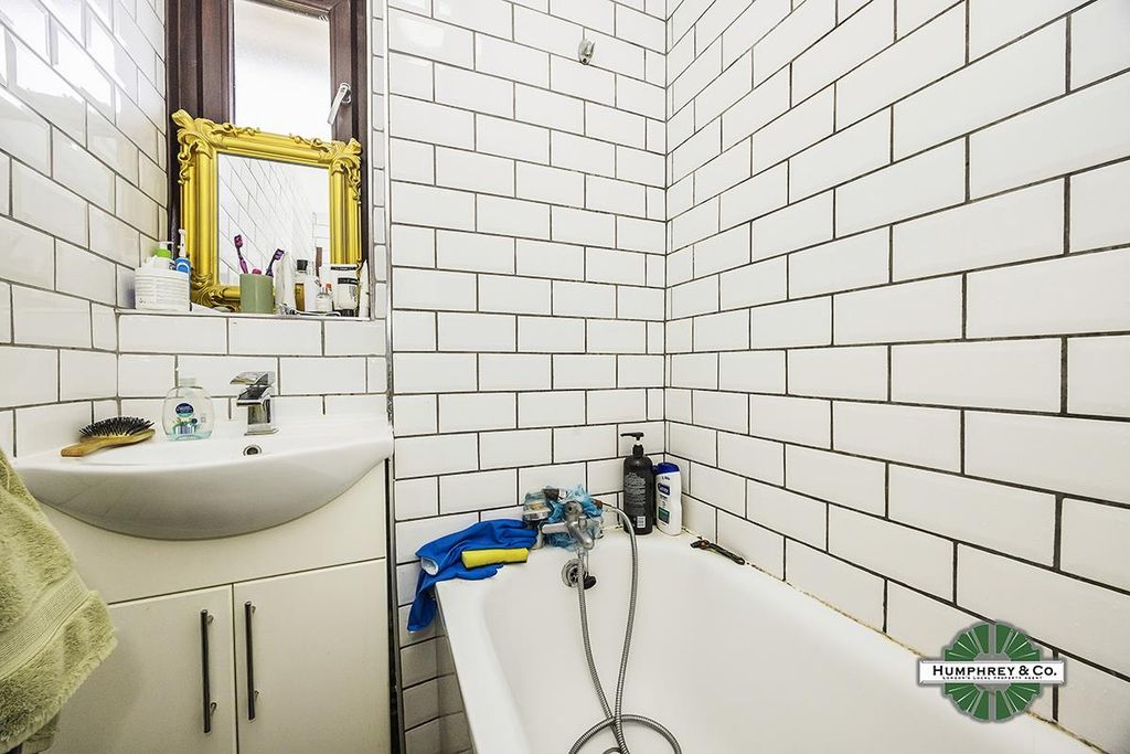 Property photo 3 of 11 Flat 24  Rhodes House, Provost Estate -004.Jpg