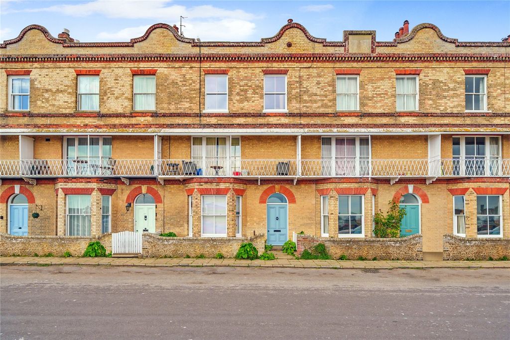 Property photo 1 of 12 Market Cross Place