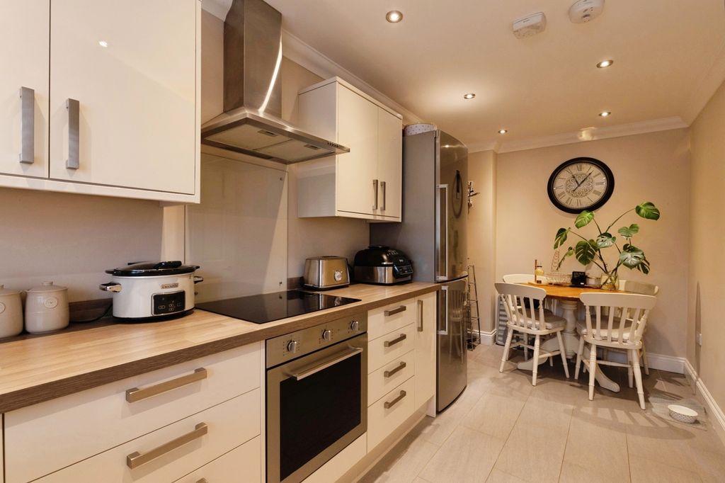 Property photo 3 of 19 Pbox-Img.Jpg