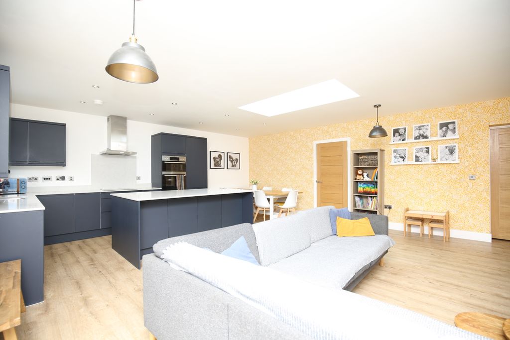 Property photo 3 of 23 4X8A5040