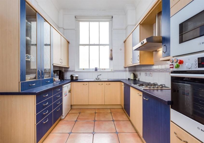 Property photo 3 of 8 Kitchen