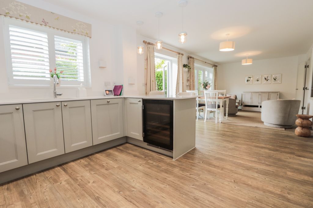 Property photo 3 of 17 Img_1172
