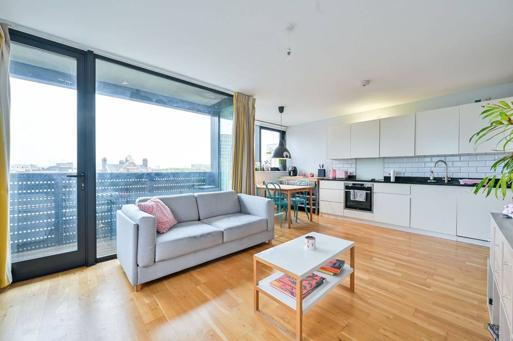 Property photo 1 of 11