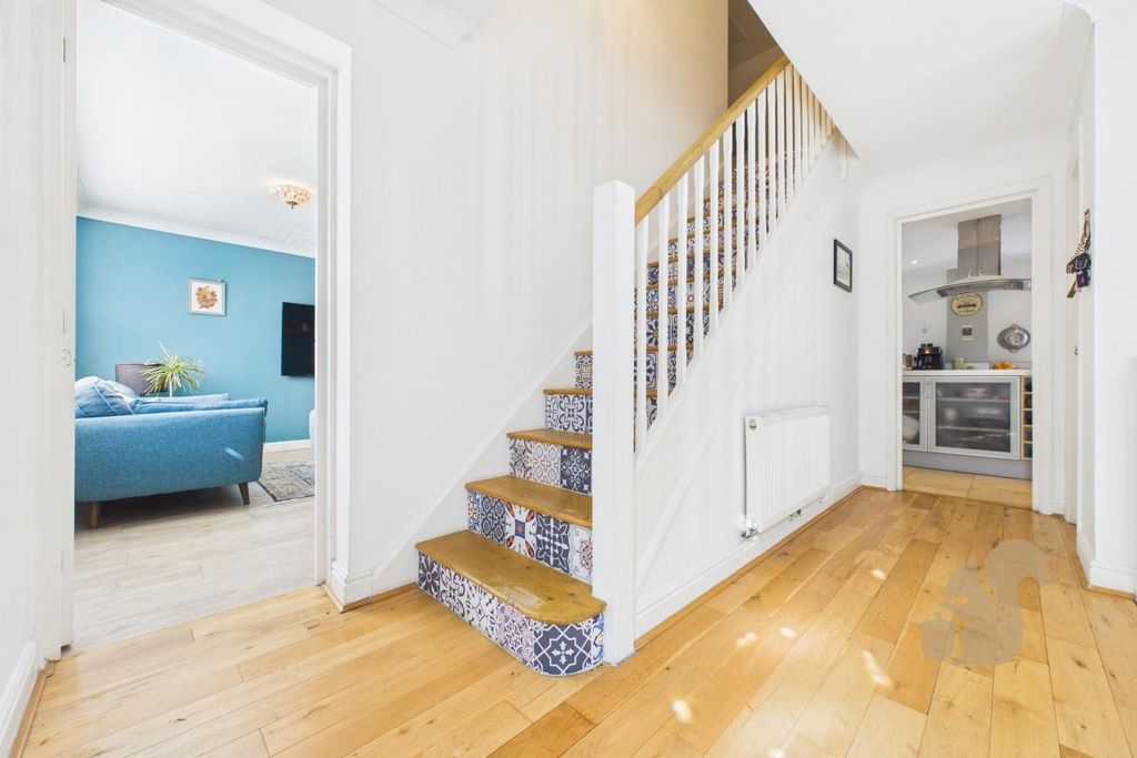 Property photo 2 of 22 Entrance Hall