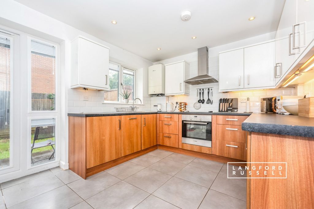 Property photo 1 of 10 Kitchen