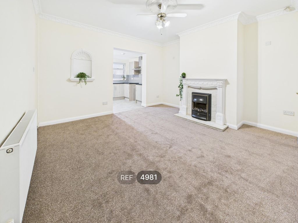 Property photo 3 of 8 Dining Room