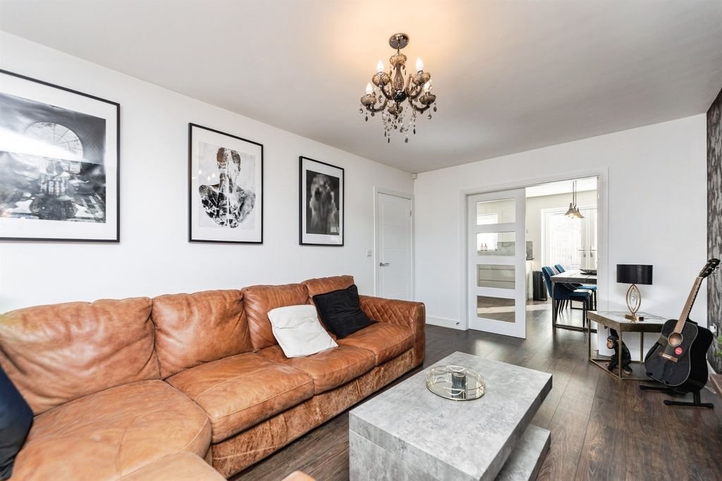 Property photo 2 of 34