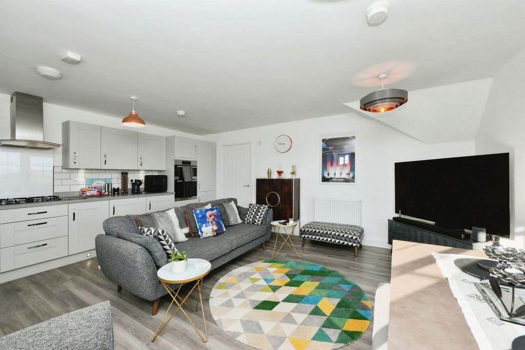 Property photo 3 of 16