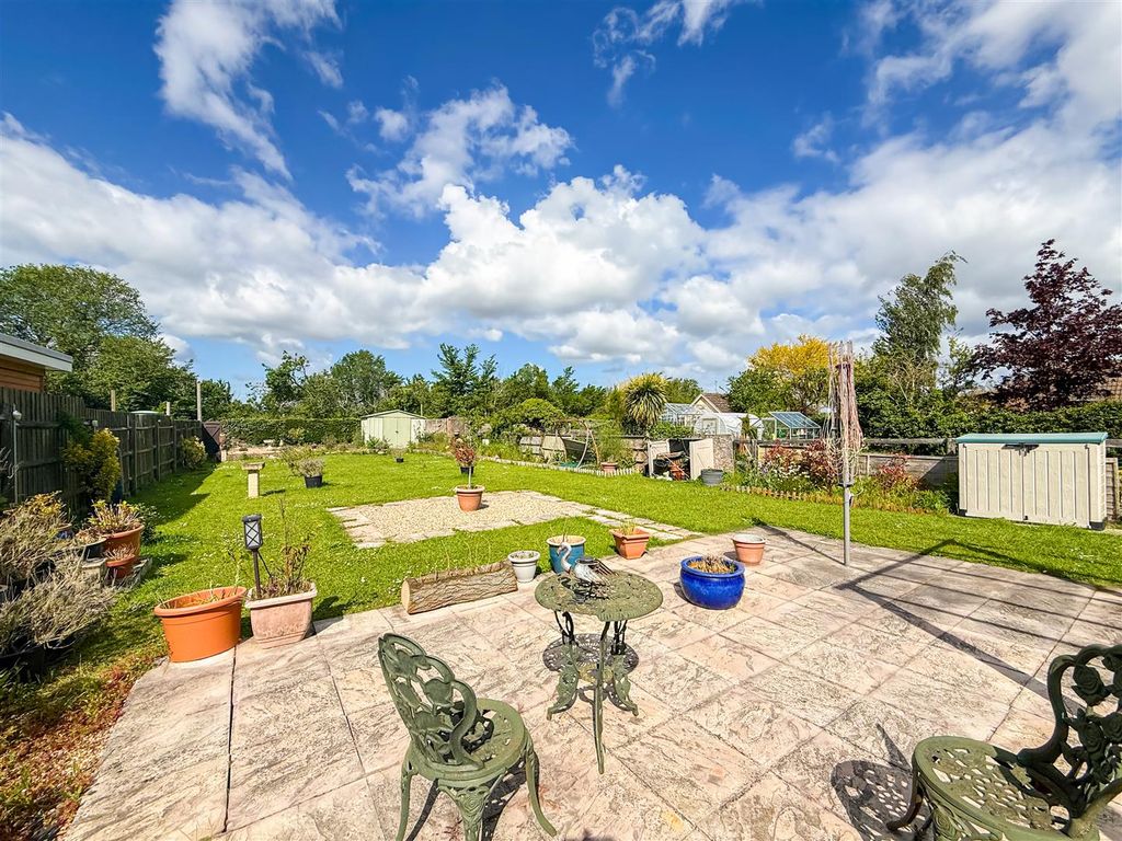 Property photo 3 of 19 Garden