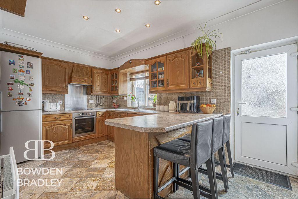 Property photo 3 of 24