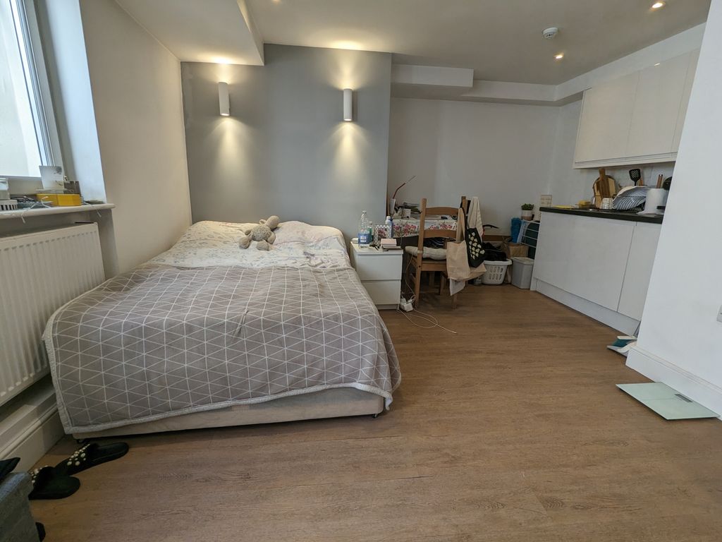 Property photo 3 of 6 Photo 4