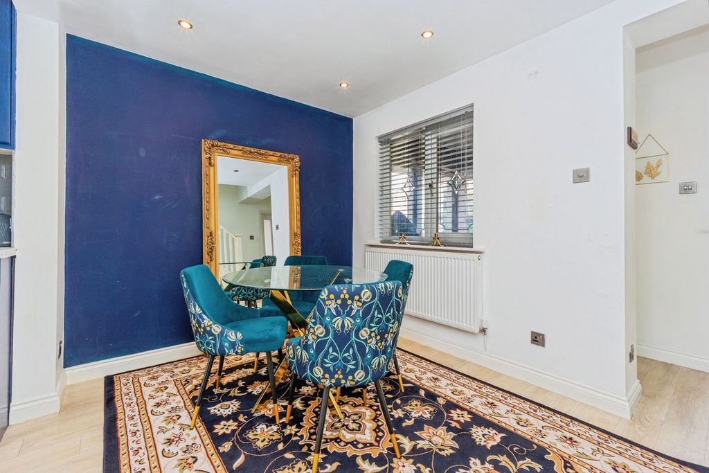 Property photo 3 of 36 Pbox-Img.Jpg