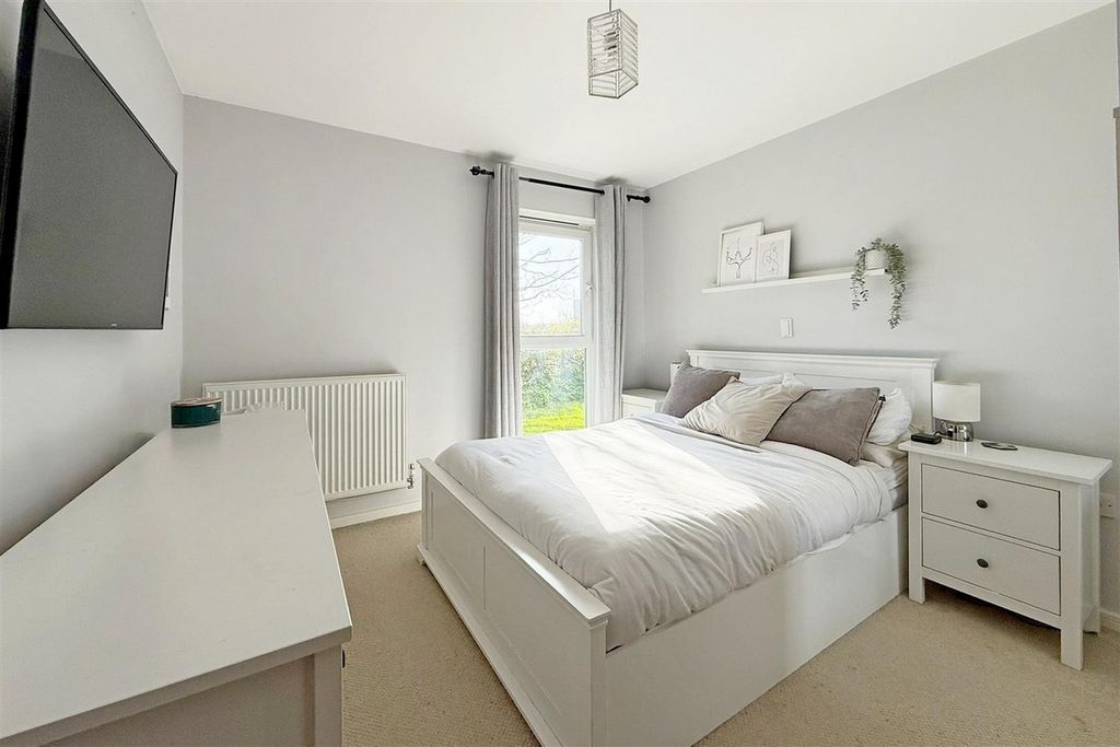 Property photo 3 of 8 Bedroom